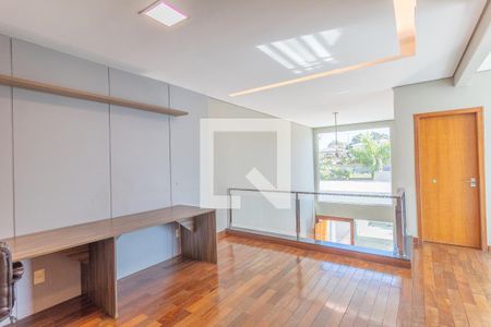 Casa à venda com 280m², 3 quartos e 4 vagasEscritório e Hall dos Dormitórios