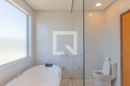 Casa à venda com 280m², 3 quartos e 4 vagasBanheiro da Suite