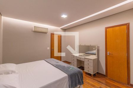 Casa à venda com 280m², 3 quartos e 4 vagasSuite