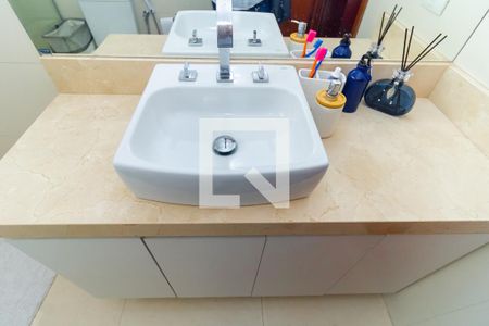 Apartamento à venda com 176m², 4 quartos e 3 vagasBanheiro da Suíte 2