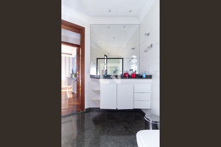 Apartamento à venda com 176m², 4 quartos e 3 vagasBanheiro 3