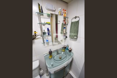 Apartamento à venda com 64m², 3 quartos e 1 vaga Apartamento à venda com 64m², 3 quartos e 1 vagaBanheiro Social