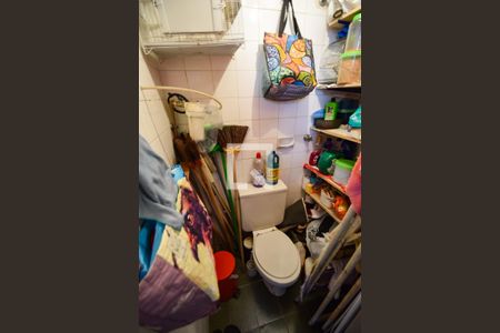 Apartamento à venda com 64m², 3 quartos e 1 vaga Apartamento à venda com 64m², 3 quartos e 1 vagaBanheiro de serviço