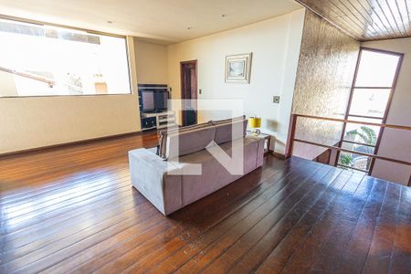 Casa à venda com 474m², 6 quartos e 4 vagasSala / 2º andar