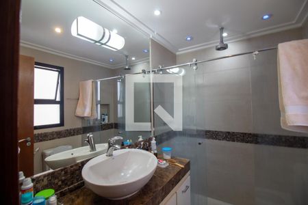 Apartamento à venda com 205m², 4 quartos e 3 vagasBanheiro da Suíte 2