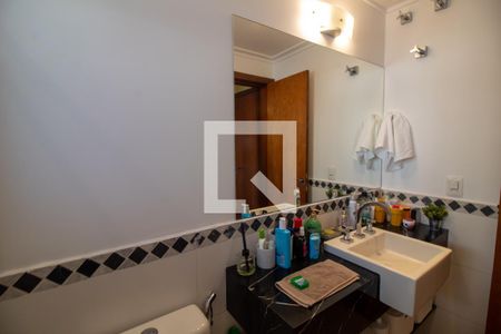 Apartamento à venda com 205m², 4 quartos e 3 vagasBanheiro da Suíte 1