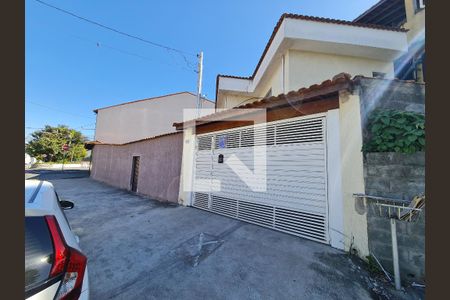 Casa para alugar com 125m², 4 quartos e 2 vagasFachada do imóvel com placa QuintoAndar