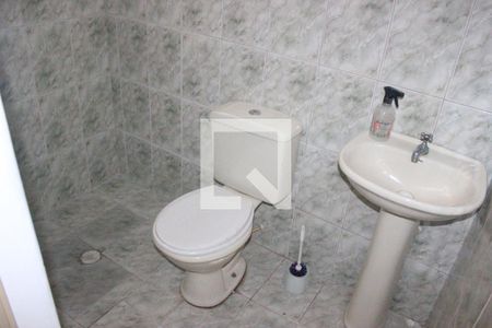 Casa para alugar com 125m², 4 quartos e 2 vagasBanheiro da edícula