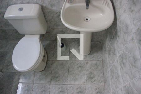 Casa para alugar com 125m², 4 quartos e 2 vagasBanheiro da edícula