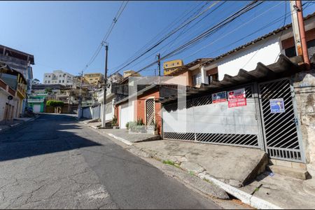 Casa à venda com 140m², 3 quartos e 2 vagas Casa à venda com 140m², 3 quartos e 2 vagasFachada
