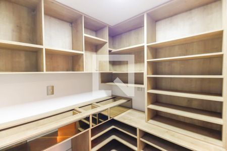 Apartamento à venda com 210m², 4 quartos e 3 vagasCloset da suíte 1