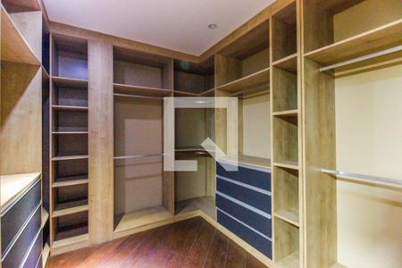 Apartamento à venda com 210m², 4 quartos e 3 vagasCloset da suíte 1