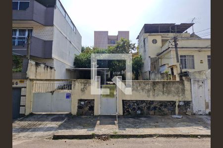 Casa à venda com 300m², 2 quartos e 3 vagasFachada+Plaquinha