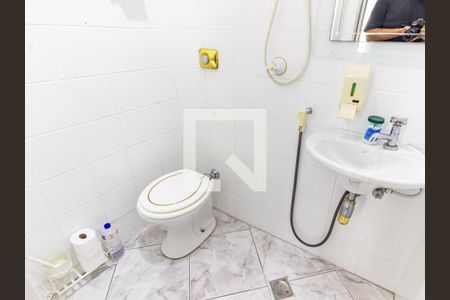 Apartamento à venda com 247m², 3 quartos e 2 vagas Apartamento à venda com 247m², 3 quartos e 2 vagasBanheiro de serviço