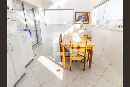 Apartamento à venda com 247m², 3 quartos e 2 vagas Apartamento à venda com 247m², 3 quartos e 2 vagasVaranda