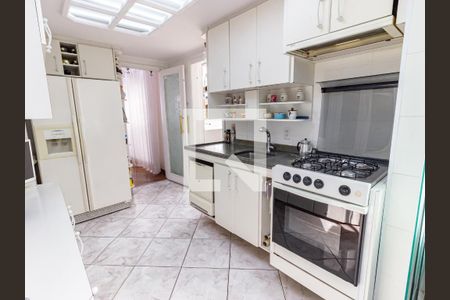 Apartamento à venda com 247m², 3 quartos e 2 vagas Apartamento à venda com 247m², 3 quartos e 2 vagasCozinha