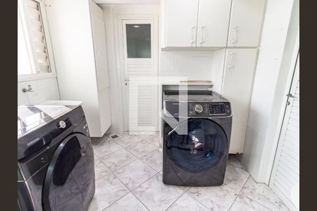 Apartamento à venda com 247m², 3 quartos e 2 vagas Apartamento à venda com 247m², 3 quartos e 2 vagasÁrea de Serviço