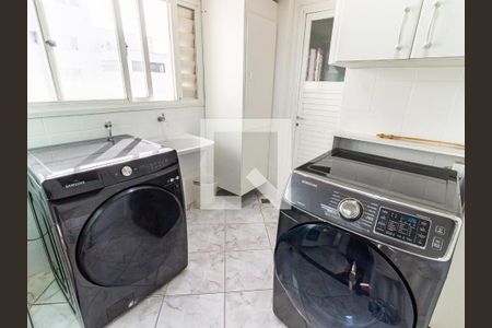 Apartamento à venda com 247m², 3 quartos e 2 vagas Apartamento à venda com 247m², 3 quartos e 2 vagasÁrea de Serviço