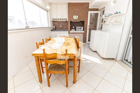 Apartamento à venda com 247m², 3 quartos e 2 vagas Apartamento à venda com 247m², 3 quartos e 2 vagasVaranda