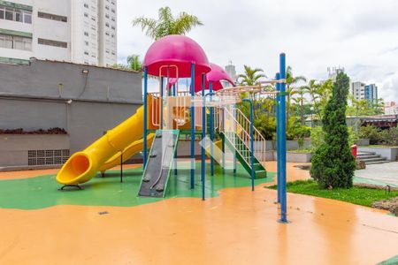 Apartamento à venda com 247m², 3 quartos e 2 vagas Apartamento à venda com 247m², 3 quartos e 2 vagasÁrea comum - Playground