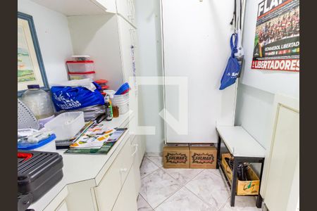 Apartamento à venda com 247m², 3 quartos e 2 vagas Apartamento à venda com 247m², 3 quartos e 2 vagasQuarto de Serviço