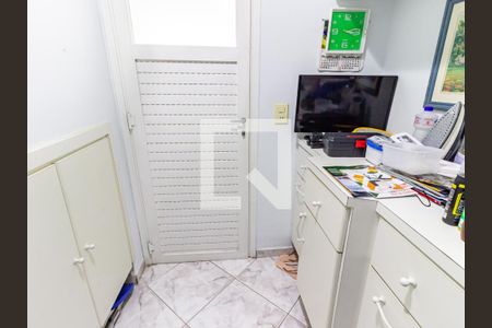 Apartamento à venda com 247m², 3 quartos e 2 vagas Apartamento à venda com 247m², 3 quartos e 2 vagasQuarto de Serviço