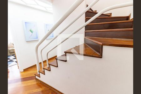 Apartamento à venda com 247m², 3 quartos e 2 vagas Apartamento à venda com 247m², 3 quartos e 2 vagasv