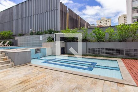 Apartamento à venda com 247m², 3 quartos e 2 vagas Apartamento à venda com 247m², 3 quartos e 2 vagasÁrea comum - Piscina