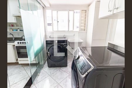 Apartamento à venda com 247m², 3 quartos e 2 vagas Apartamento à venda com 247m², 3 quartos e 2 vagasÁrea de Serviço