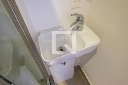 Banheiro de kitnet/studio para alugar com 1 quarto, 19m² em Pinheiros, São Paulo