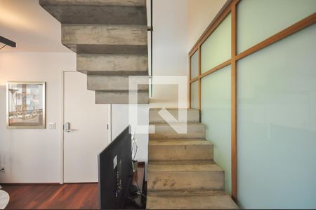 Apartamento à venda com 100m², 2 quartos e 2 vagasEscada