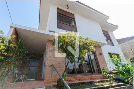 Casa à venda com 150m², 3 quartos e 2 vagas Casa à venda com 150m², 3 quartos e 2 vagasEntrada
