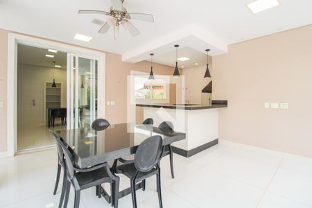 Casa de condomínio à venda com 420m², 3 quartos e 4 vagas Casa de condomínio à venda com 420m², 3 quartos e 4 vagasÁrea comum - Churrasqueira