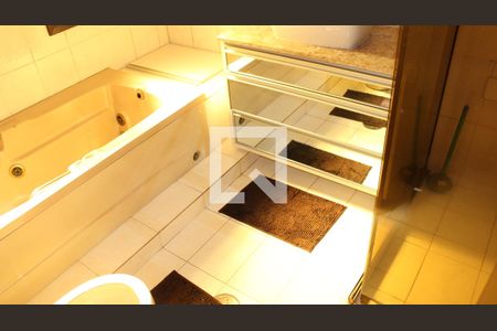 Casa à venda com 200m², 3 quartos e 2 vagasBanheiro