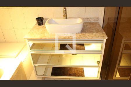 Casa à venda com 200m², 3 quartos e 2 vagasBanheiro