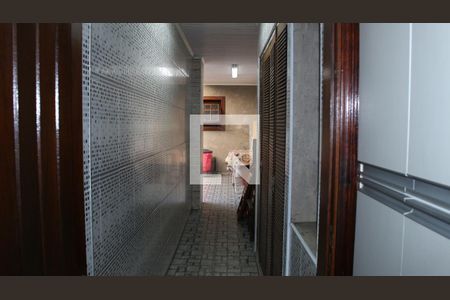 Casa à venda com 200m², 3 quartos e 2 vagasCorredor