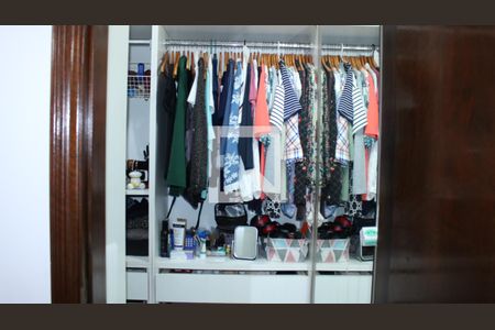 Casa à venda com 200m², 3 quartos e 2 vagasCloset Quarto 3