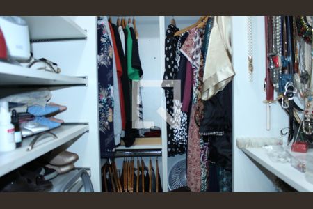 Casa à venda com 200m², 3 quartos e 2 vagasCloset Quarto 3