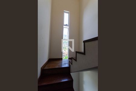 Casa de condomínio à venda com 145m², 3 quartos e 2 vagasescada