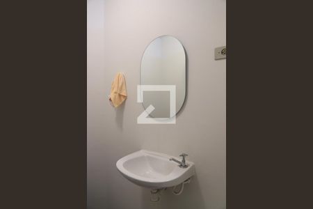 Casa para alugar com 90m², 2 quartos e 2 vagasBanheiro externo