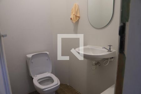 Casa para alugar com 90m², 2 quartos e 2 vagasBanheiro externo