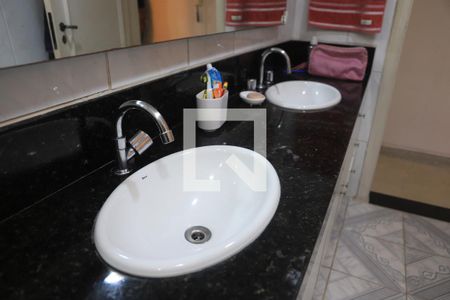 Casa para alugar com 90m², 2 quartos e 2 vagasBanheiro Social