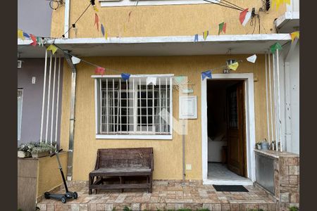 Casa para alugar com 90m², 2 quartos e 2 vagasFachada