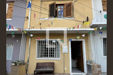 Casa para alugar com 90m², 2 quartos e 2 vagasFachada
