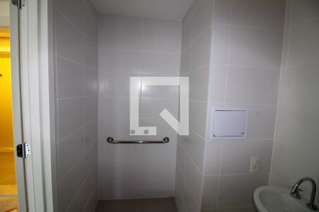 Banheiro  de kitnet/studio à venda com 1 quarto, 25m² em Jardim das Acacias, São Paulo