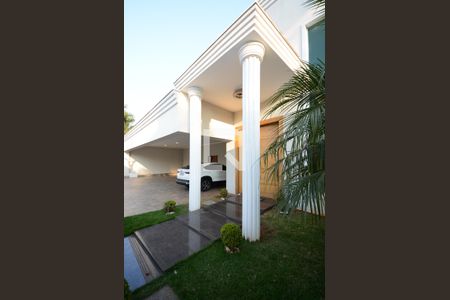 Casa à venda com 500m², 5 quartos e 8 vagas Casa à venda com 500m², 5 quartos e 8 vagasfrente casa