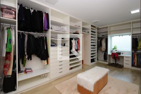 Casa à venda com 500m², 5 quartos e 8 vagas Casa à venda com 500m², 5 quartos e 8 vagasSuíte 3