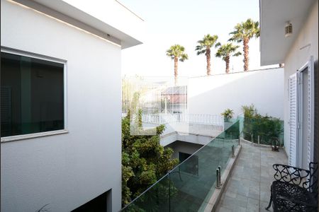 Casa à venda com 500m², 5 quartos e 8 vagas Casa à venda com 500m², 5 quartos e 8 vagasVaranda da suite 2 e 3