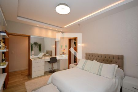 Casa à venda com 500m², 5 quartos e 8 vagas Casa à venda com 500m², 5 quartos e 8 vagasSuíte 2