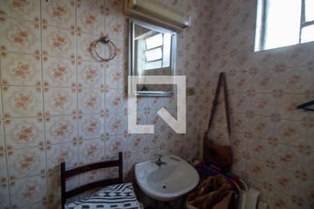 Casa à venda com 197m², 3 quartos e 4 vagasBanheiro de serviço